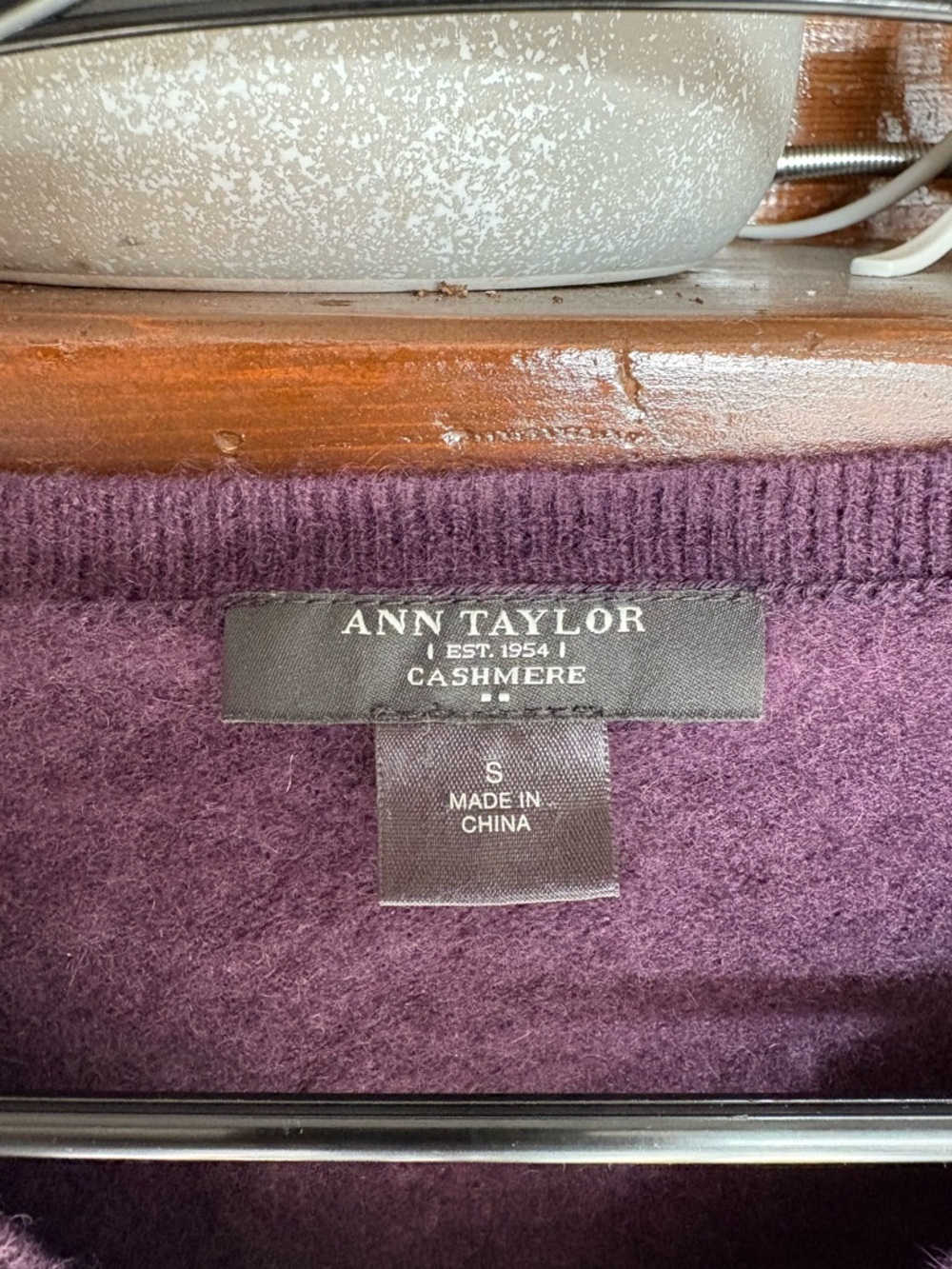 Ann Taylor 100% Cashmere V-Neck Sweater - Retired Purple - Womens size Small